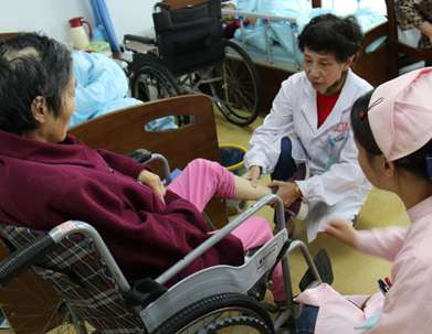 養(yǎng)老院老人怎么散步身體更健康